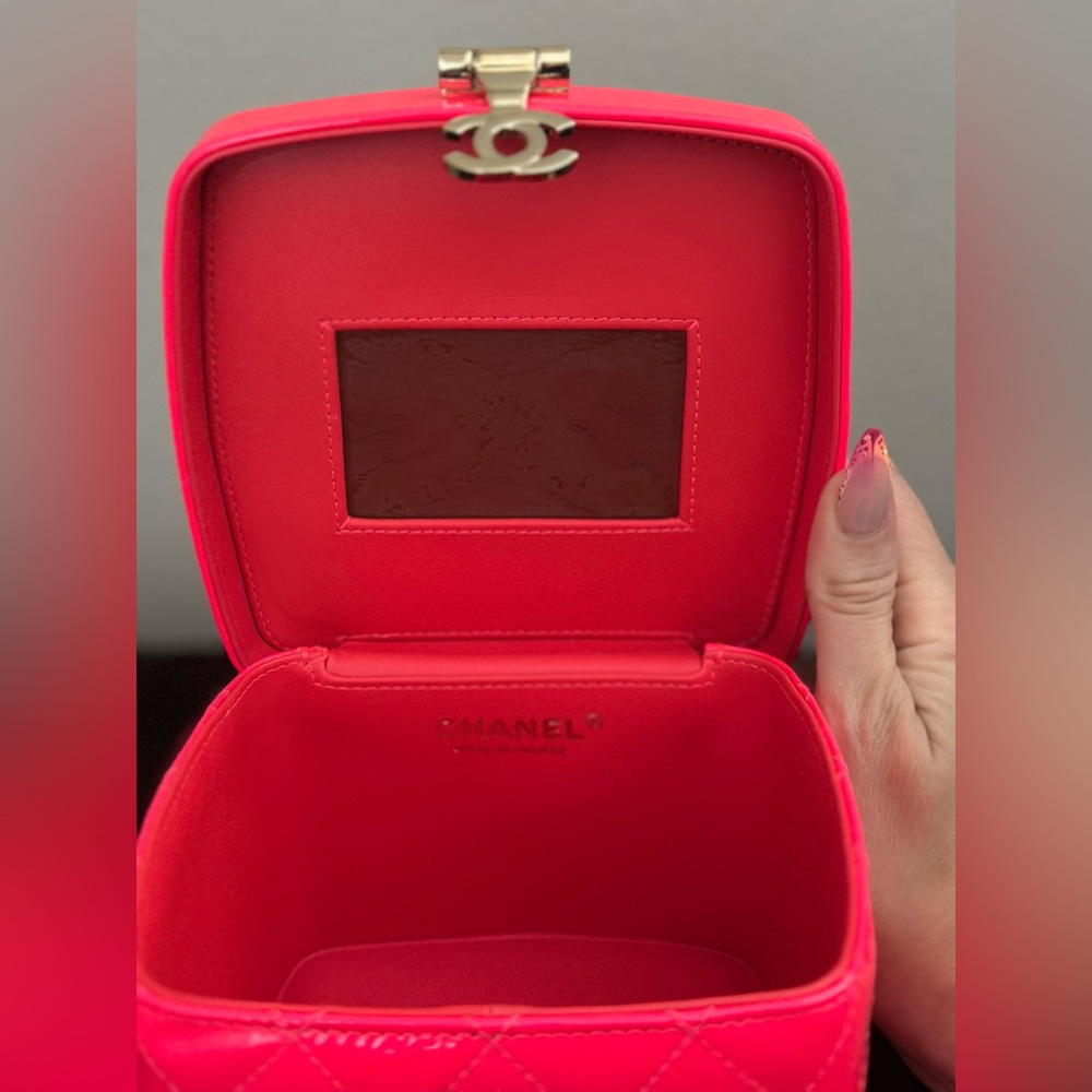 CHANEL Neon Pink Patent Quilted Cosmetic Case - Picture 5 of 12